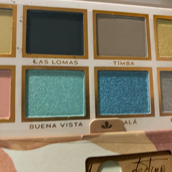 Stunning blue/green/neutral ocean vacation vibes eyeshadow palette - Picture 10 of 12
